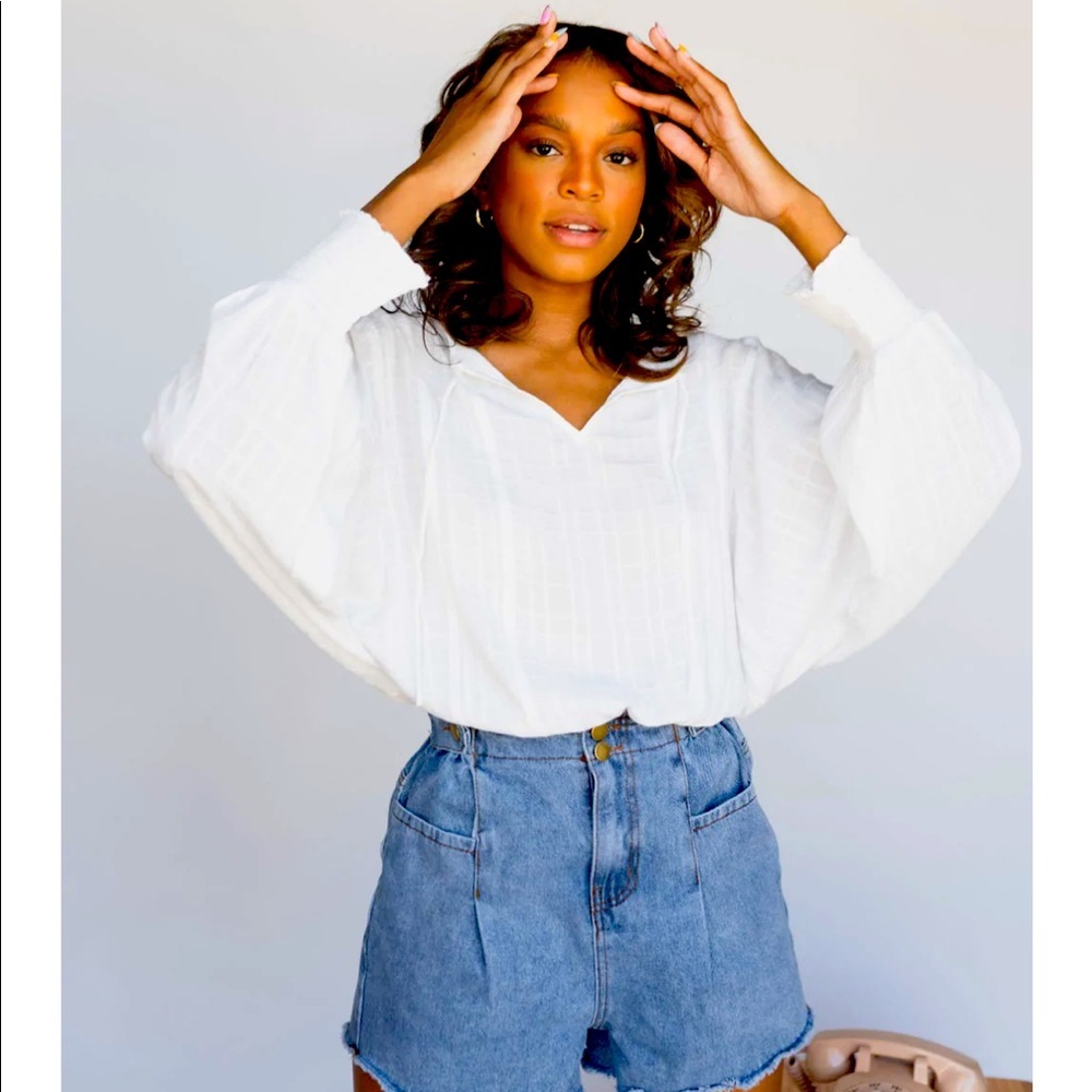 Vestique NWT white top